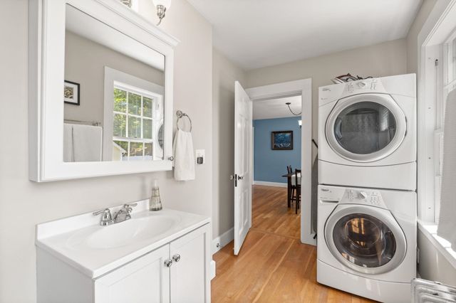16 Brookline Street, Nashua, NH 03064