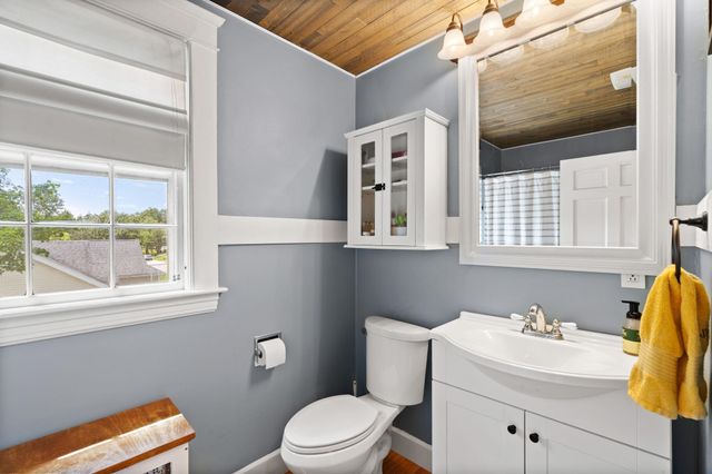 16 Brookline Street, Nashua, NH 03064