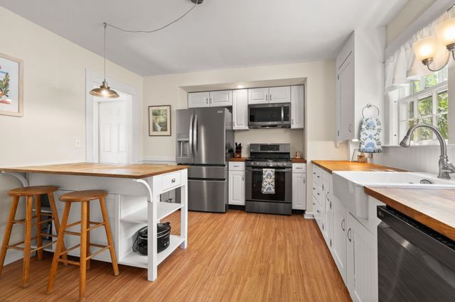 16 Brookline Street, Nashua, NH 03064