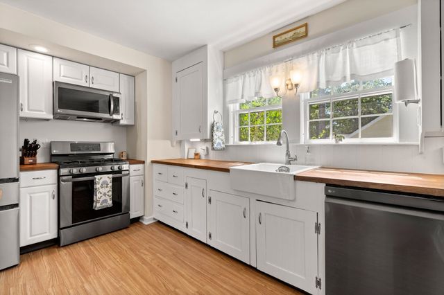 16 Brookline Street, Nashua, NH 03064