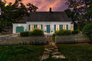 16 Brookline Street, Nashua, NH 03064