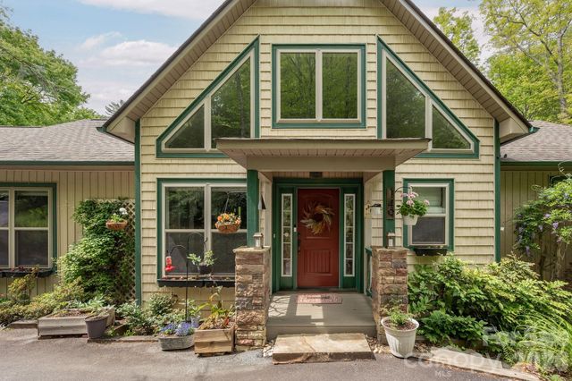 149 Hiwassee Road, Lake Toxaway, NC 28747