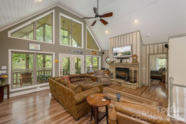149 Hiwassee Road, Lake Toxaway, NC 28747
