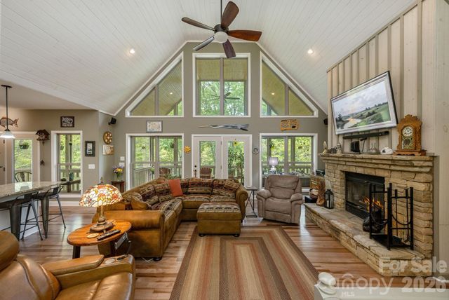 149 Hiwassee Road, Lake Toxaway, NC 28747