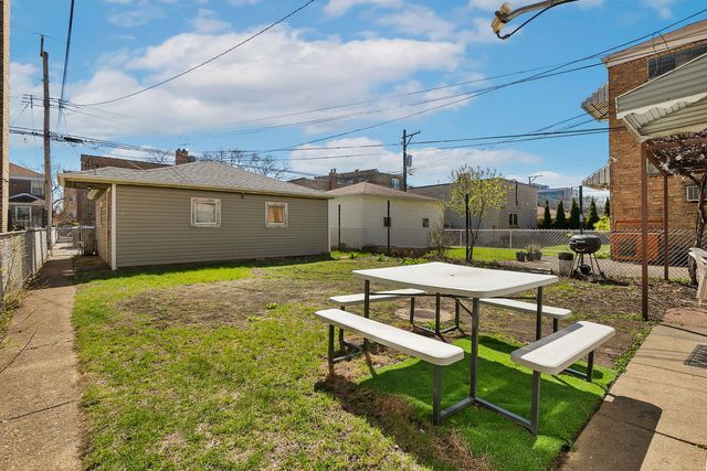 2623 W Berwyn Avenue, Chicago, IL 60625