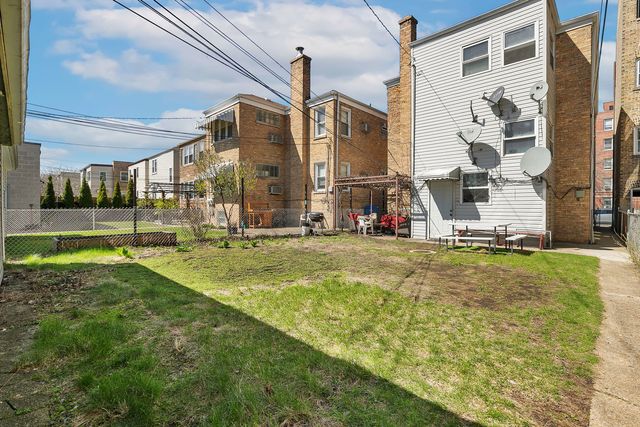 2623 W Berwyn Avenue, Chicago, IL 60625