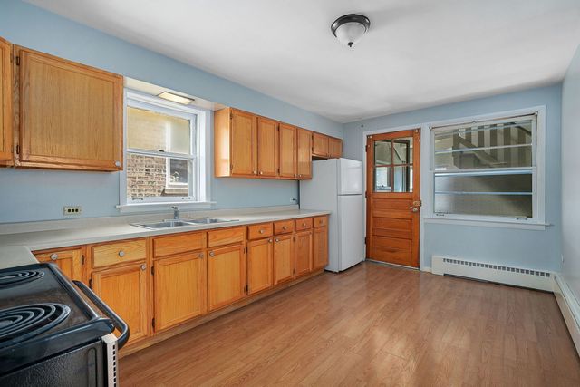 2623 W Berwyn Avenue, Chicago, IL 60625