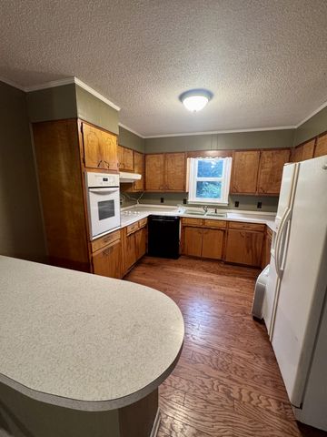 109 Dogwood Hills Dr, Paris, TN 38242