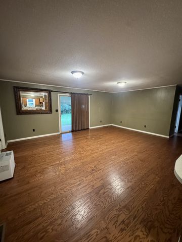 109 Dogwood Hills Dr, Paris, TN 38242