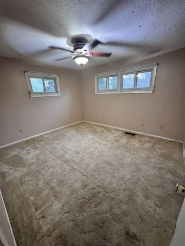 109 Dogwood Hills Dr, Paris, TN 38242