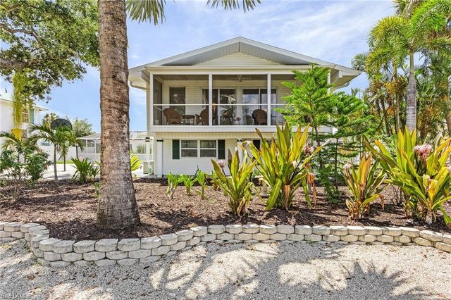 140 Bay Mar DR, Fort Myers Beach, FL 33931