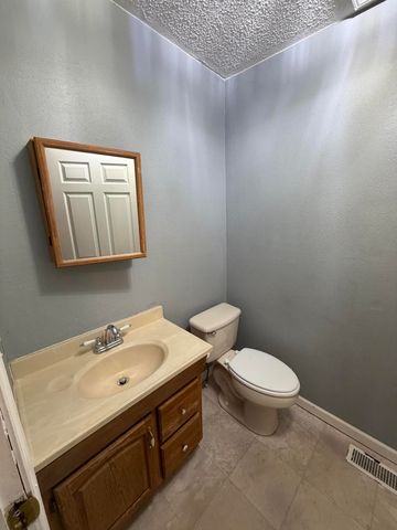 2119 N Howard Avenue, Springfield, MO 65803