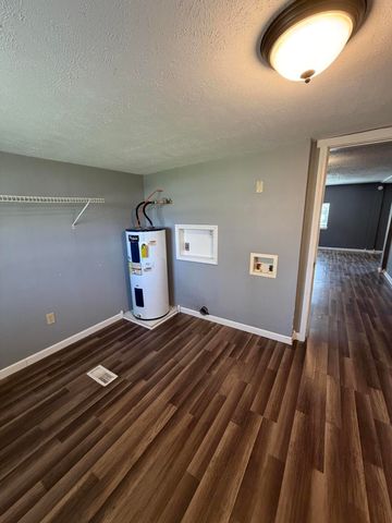 2119 N Howard Avenue, Springfield, MO 65803