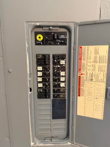 2119 N Howard Avenue, Springfield, MO 65803