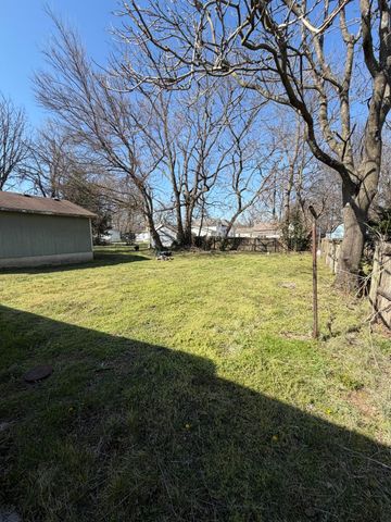 2119 N Howard Avenue, Springfield, MO 65803