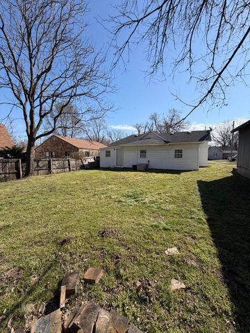 2119 N Howard Avenue, Springfield, MO 65803