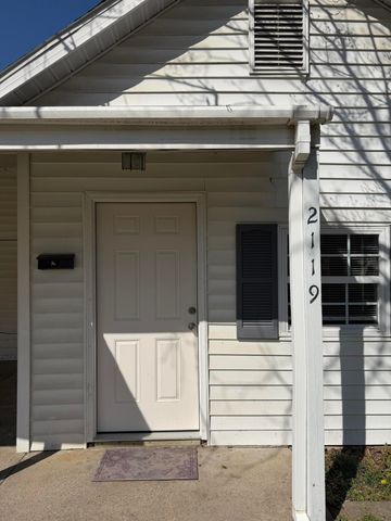 2119 N Howard Avenue, Springfield, MO 65803