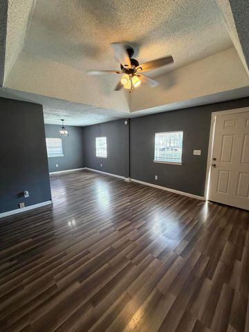 2119 N Howard Avenue, Springfield, MO 65803