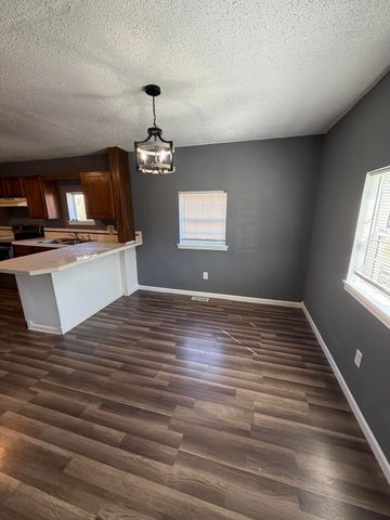 2119 N Howard Avenue, Springfield, MO 65803