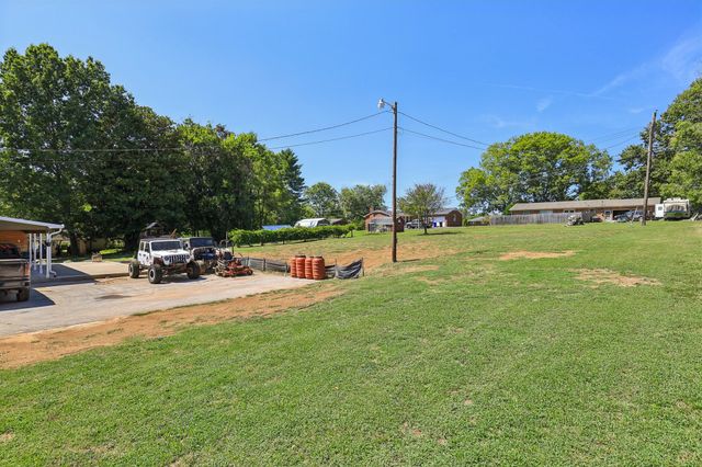 4002 Trotwood Ave, Columbia, TN 38401