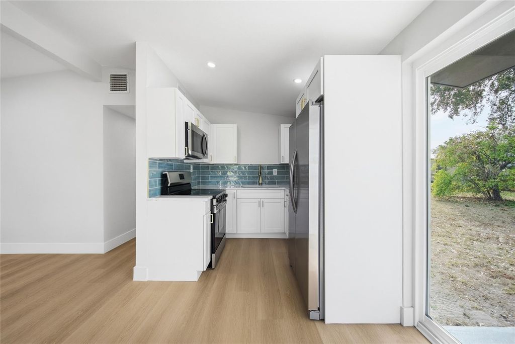 Image 12 of property listing at 5021 S 87TH STREET, Tampa, FL 33619