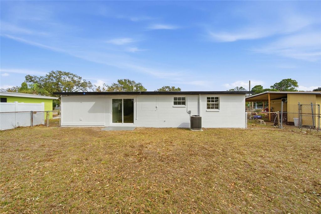 Image 9 of property listing at 5021 S 87TH STREET, Tampa, FL 33619