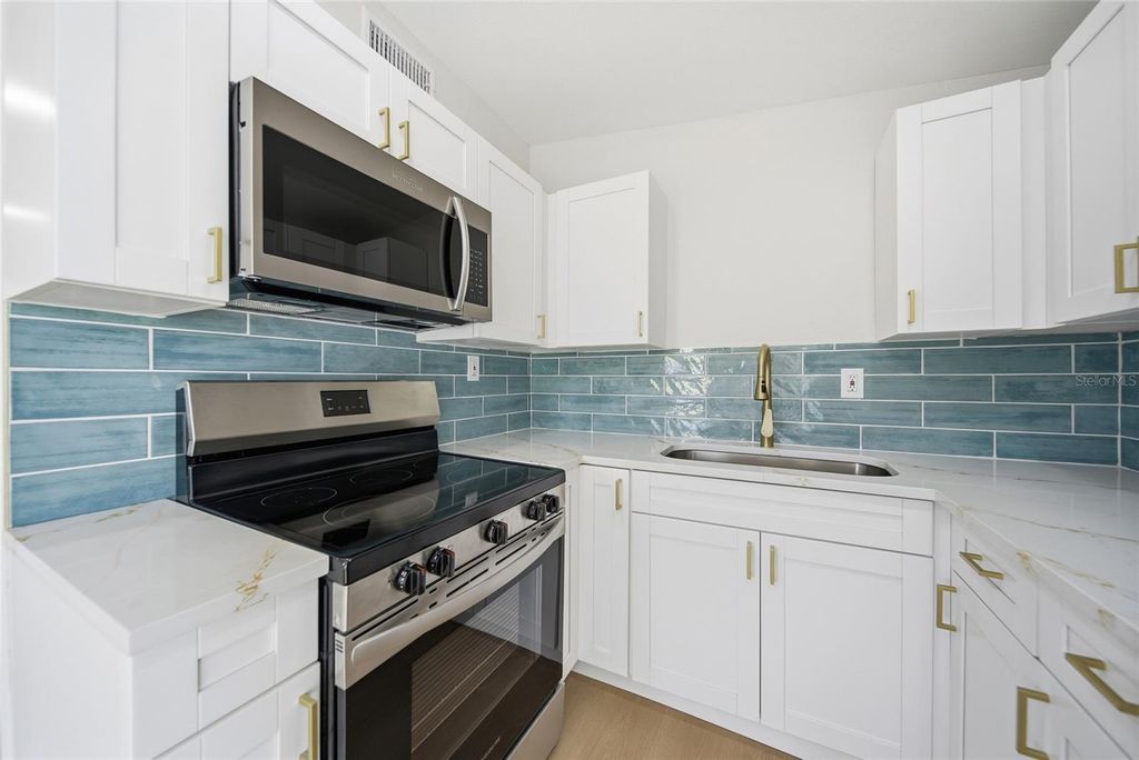 Image 10 of property listing at 5021 S 87TH STREET, Tampa, FL 33619