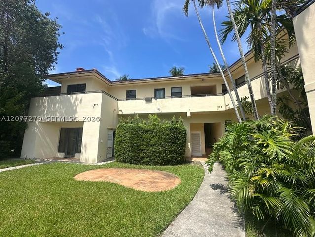 32 Camden Dr 9, Bal Harbour, FL 33154