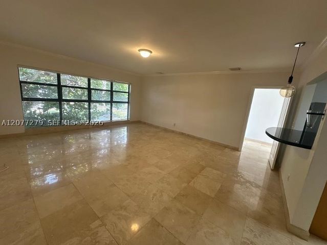 32 Camden Dr 9, Bal Harbour, FL 33154