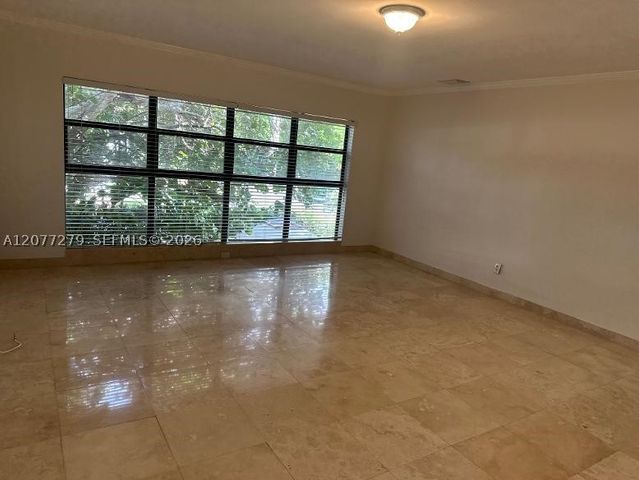 32 Camden Dr 9, Bal Harbour, FL 33154