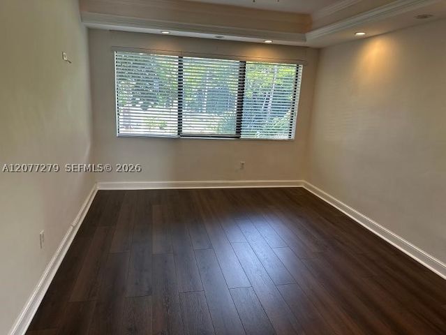 32 Camden Dr 9, Bal Harbour, FL 33154