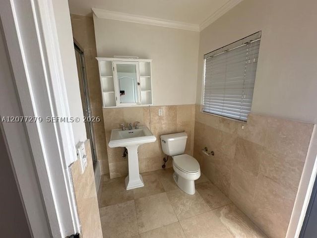 32 Camden Dr 9, Bal Harbour, FL 33154