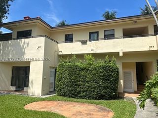 32 Camden Dr 9, Bal Harbour, FL 33154