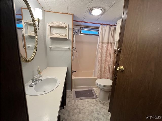 19 Lakewood Village, Shelby, NY 14103