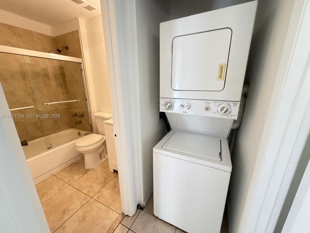 631 Cypress Lake Blvd M17, Deerfield Beach, FL 33064