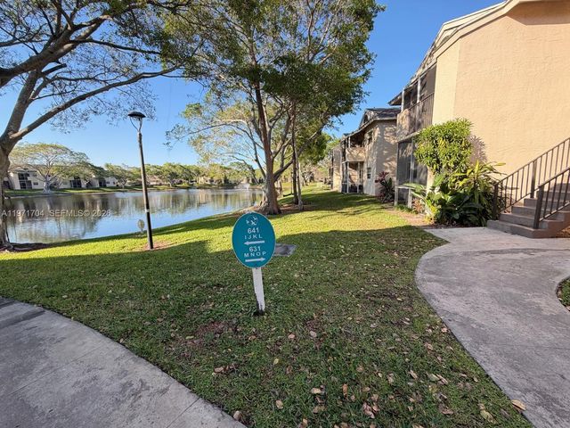 631 Cypress Lake Blvd M17, Deerfield Beach, FL 33064