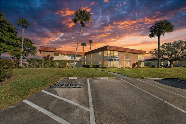 60 Woodland Drive 202, Vero Beach, FL 32962