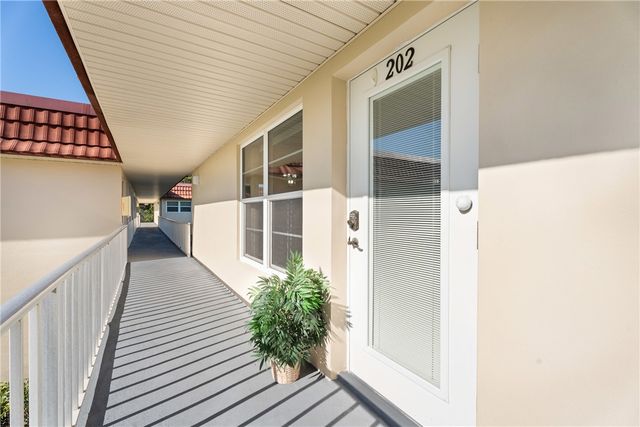 60 Woodland Drive 202, Vero Beach, FL 32962