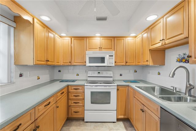 60 Woodland Drive 202, Vero Beach, FL 32962