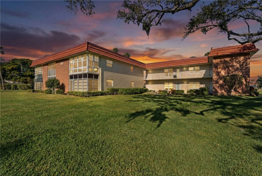 60 Woodland Drive 202, Vero Beach, FL 32962