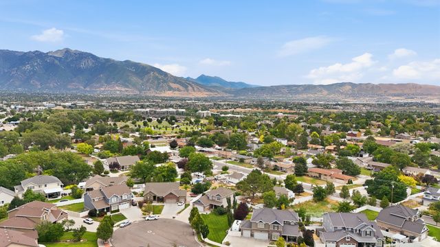 10509 S BROOKLYN VIEW LN, South Jordan, UT 84095