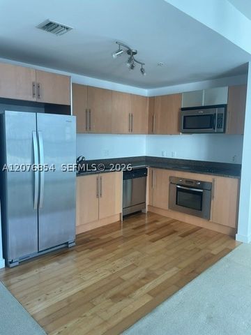 300 S Biscayne Blvd T-2303, Miami, FL 33131
