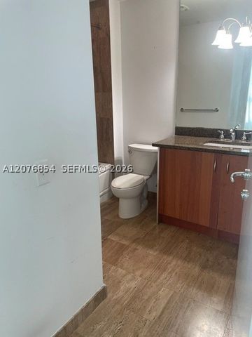 300 S Biscayne Blvd T-2303, Miami, FL 33131