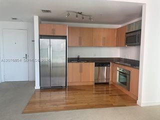 300 S Biscayne Blvd T-2303, Miami, FL 33131