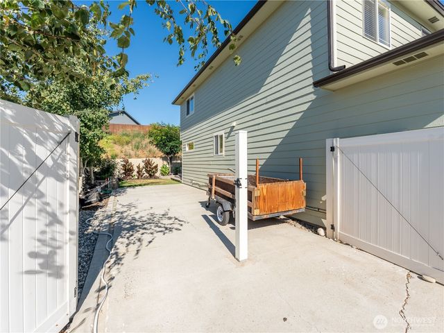 318 S Mary Lane, East Wenatchee, WA 98802