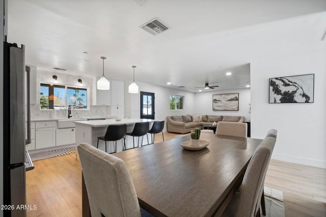 8513 E INDIANOLA Avenue, Scottsdale, AZ 85251