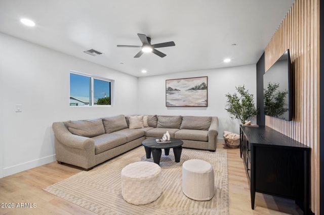 8513 E INDIANOLA Avenue, Scottsdale, AZ 85251