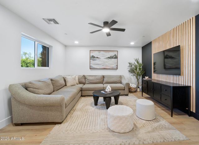 8513 E INDIANOLA Avenue, Scottsdale, AZ 85251