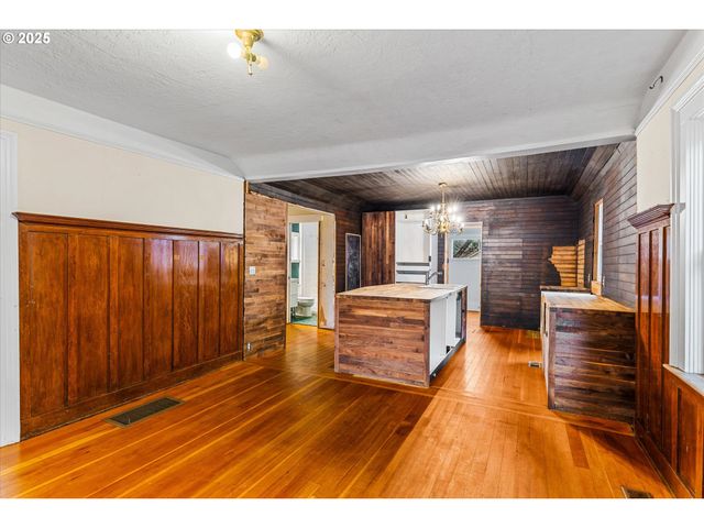 1719 N SKIDMORE St, Portland, OR 97217