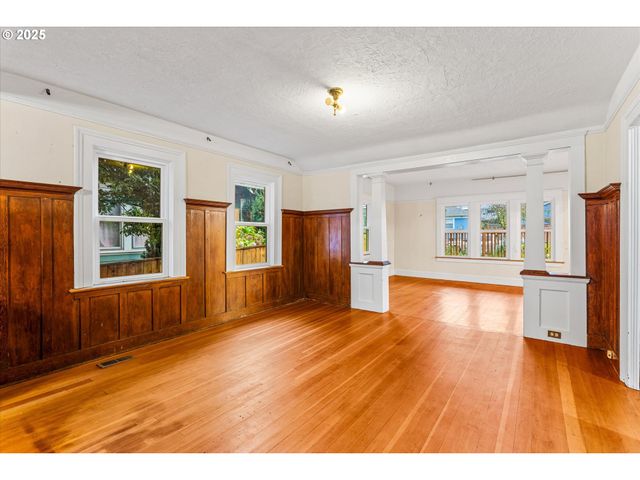 1719 N SKIDMORE St, Portland, OR 97217